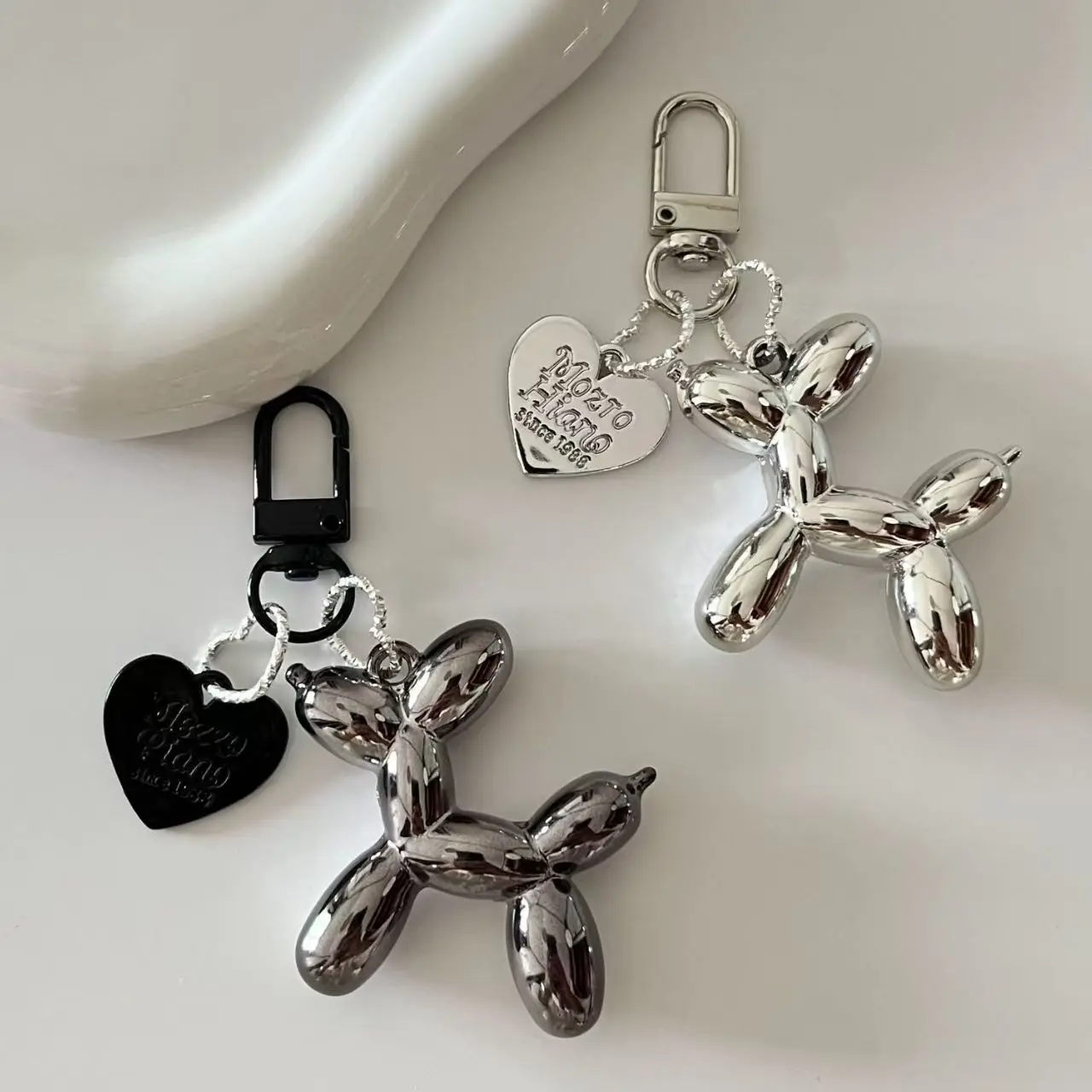 Balloon dog keychain couple style a pair of DIY dopamine influencer high-end dark series women's bag hanging decoration