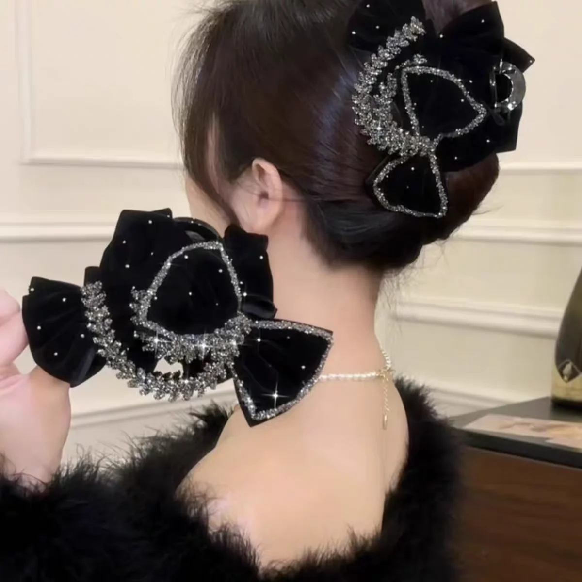 

AWAYTR Elegant Rhinestones Velvet Dot Bow Hair Claw For Women Girls Sweet Hair Clips Hairpin Fashion Hair Accessories