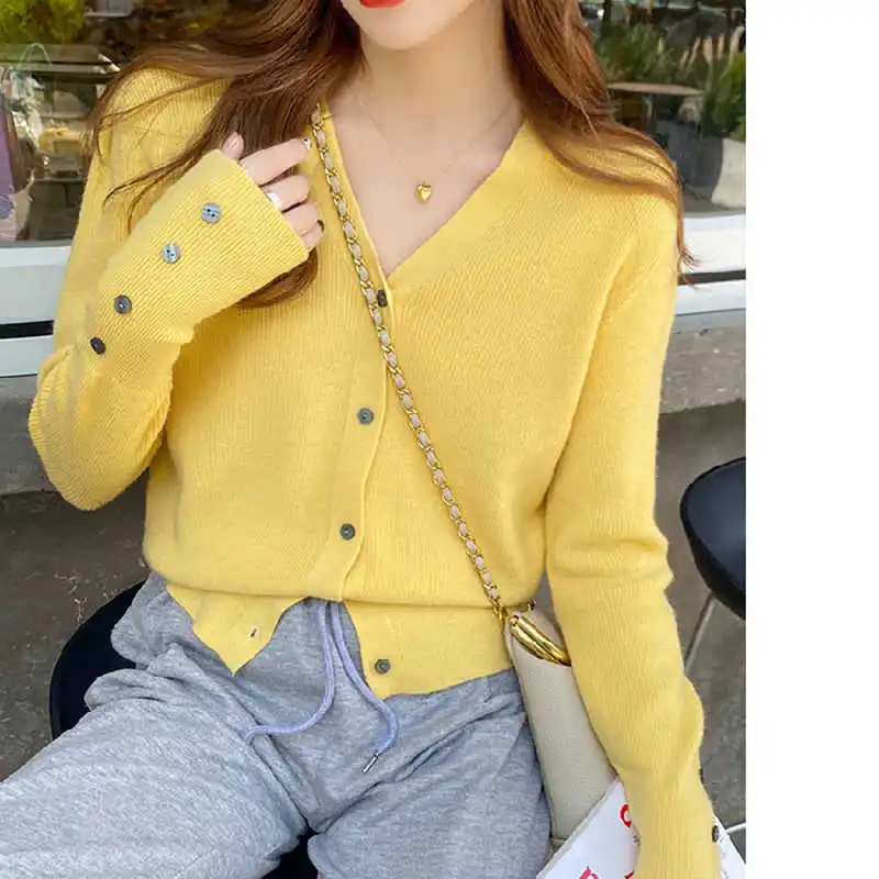 

V-neck Knitted Cardigan Top for Spring and Autumn New Korean Version V-neck Loose Fitting Age Reducing Women's Top