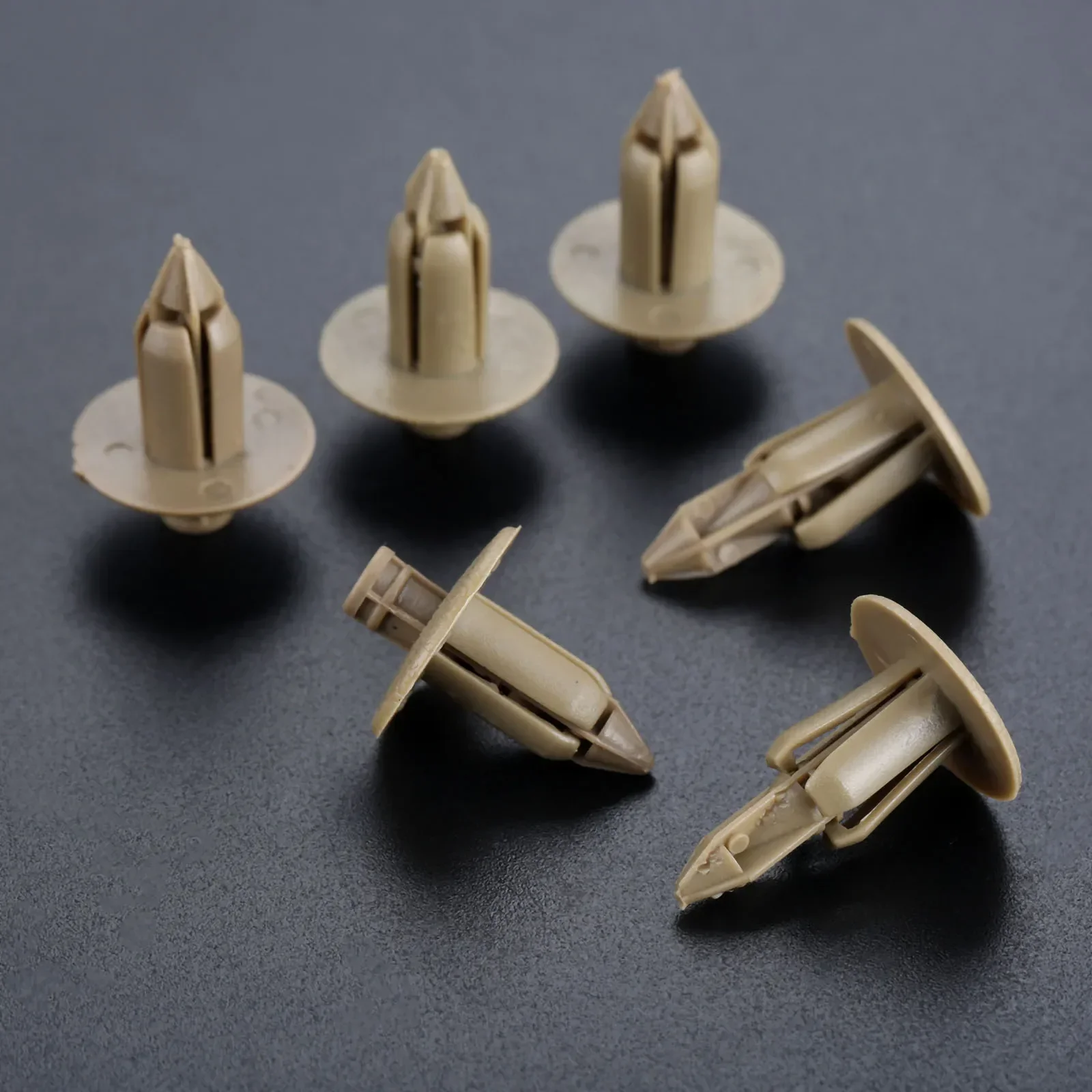 50Pcs Beige Plastic Rivets Car Door Trim Panel Fastener Clips Retainer 39964090 For Volvo C70 S60 S80 V70 1997 98-06 07 08 09 10