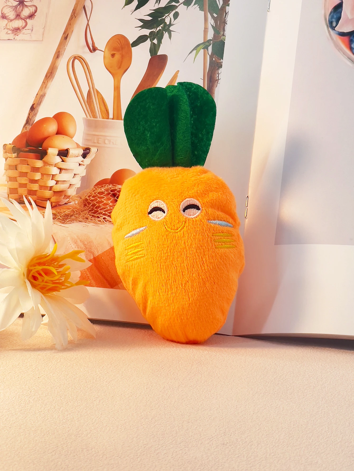 A cute little carrot shape simulation pet plush toys can be accompanied by sound play bite plush toys