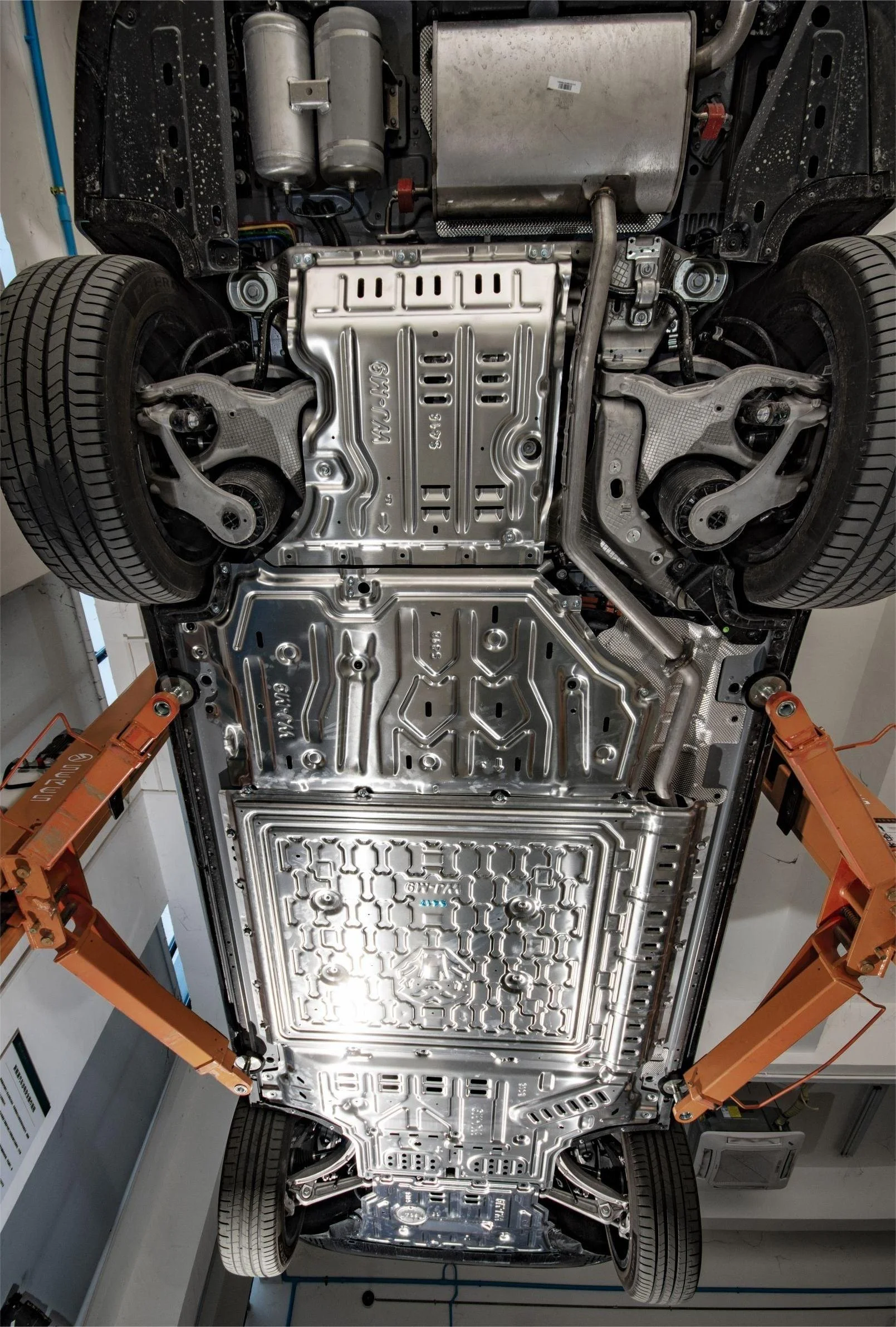 New 4x4  Automotive Protective Exterior Magnesium Aluminum Alloy Chassis Guards Battery Protection Skid Plate for huawei AITO M9