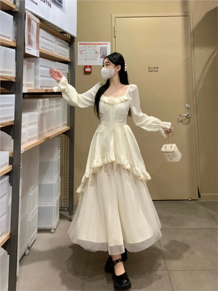 A large-sized gentle and sweet long-sleeved irregular mesh dress that covers the