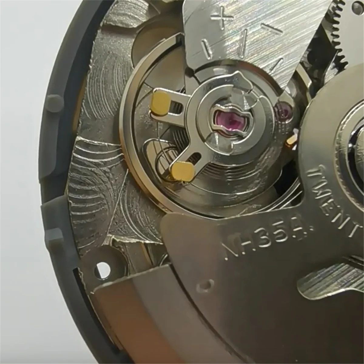 ABNH NH35A حركة ميكانيكية عالية الجودة NH35 عجلة تقويم حمراء 24 مجوهرات ذاتية الملء عالية الدقة