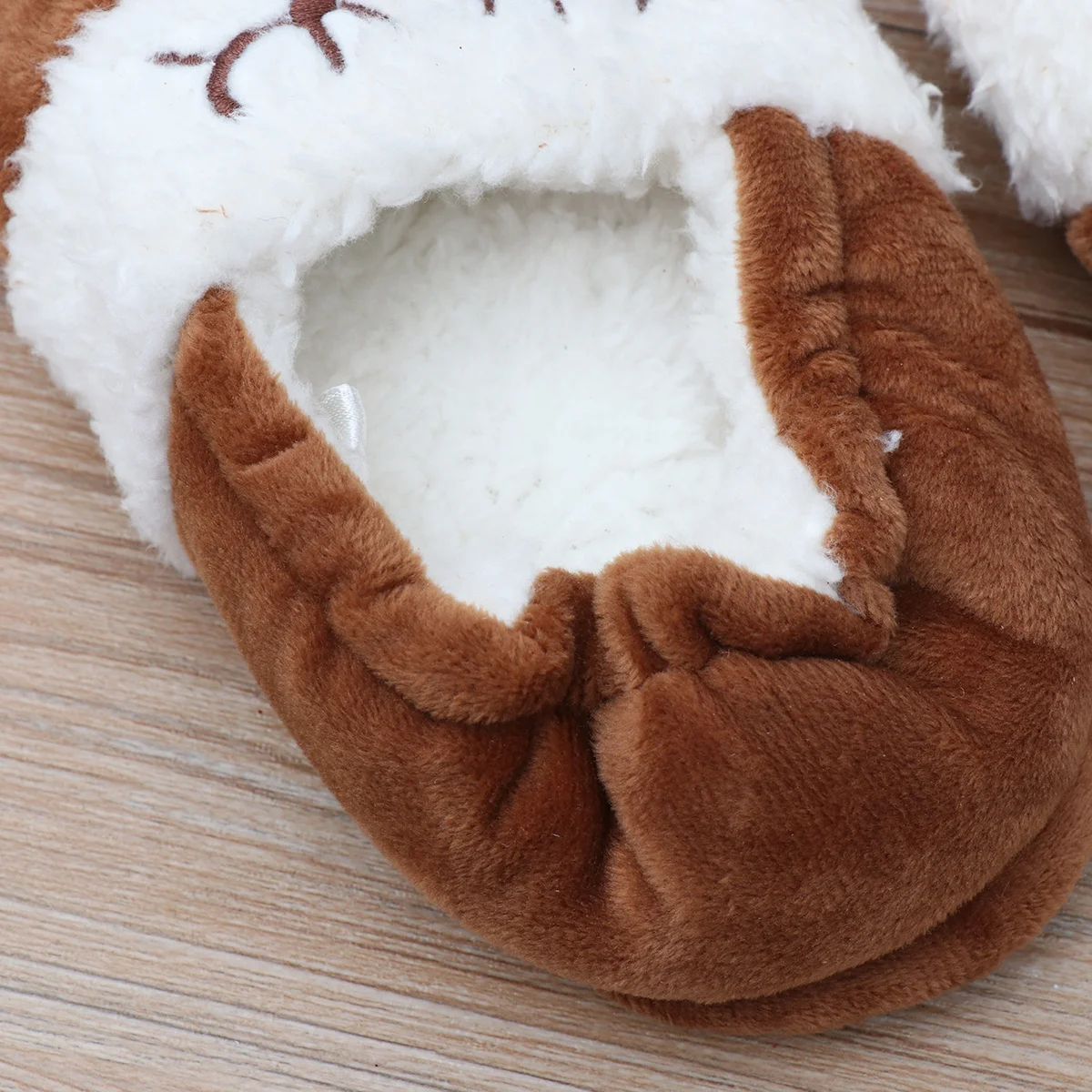 

1 Pair Children Winter Warm Slipper 17/18 Brown 17.5Cm Inner Length Christmas Elk Pattern Non-Slip Cotton Indoor Outdoor Kids