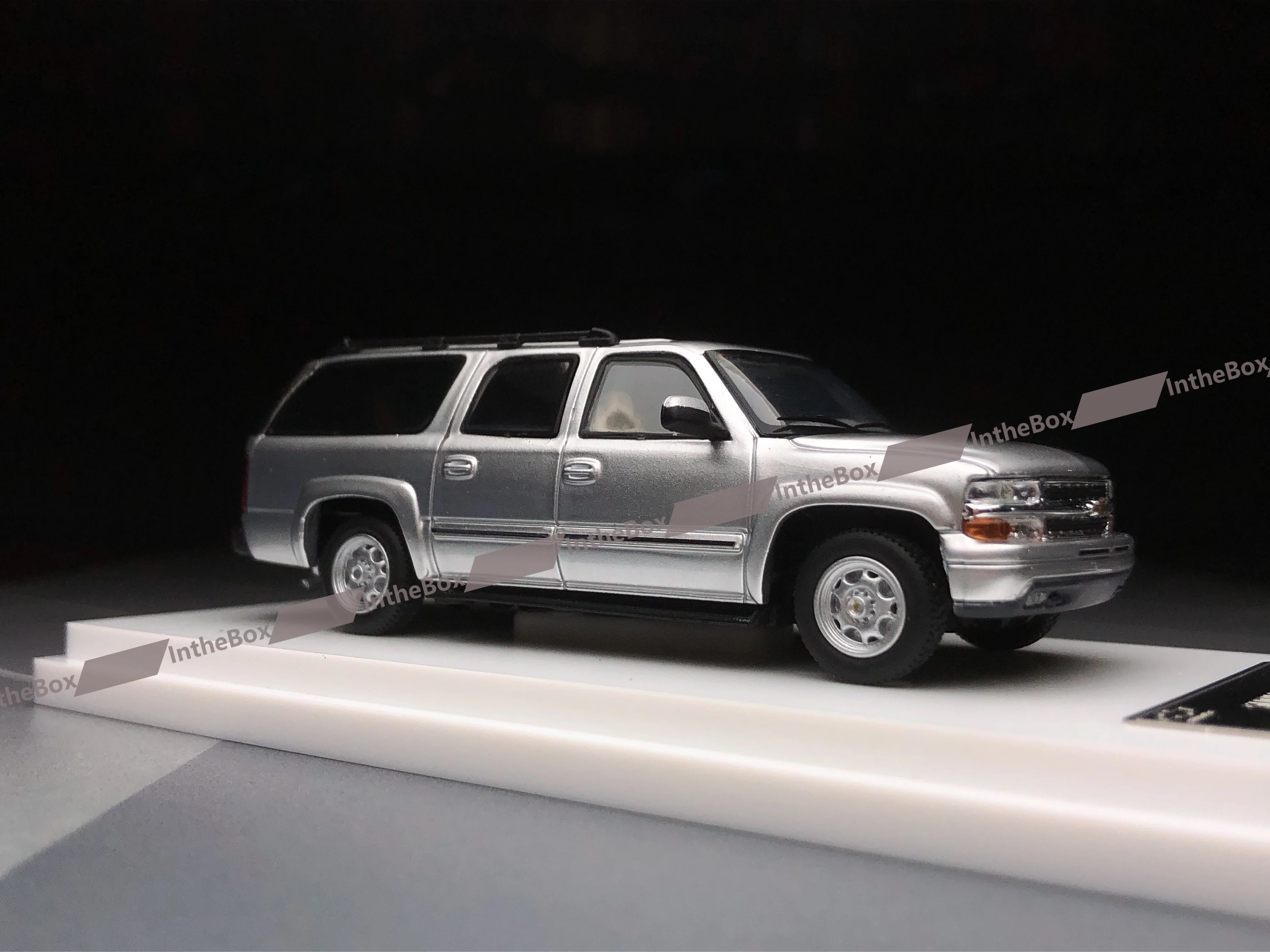 MK 1:64 Mk9 GMT800 Suburban Silver Diecast Model Car Collection Limited Edition Hobby Toys