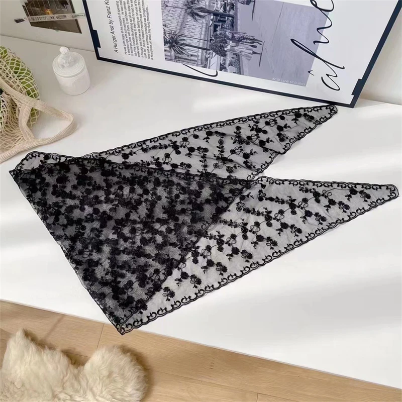 French Triangle Headscarf Women's White Lace Headband Versatile Travel Accessory Country Style Triangle Headscarf Summer Season