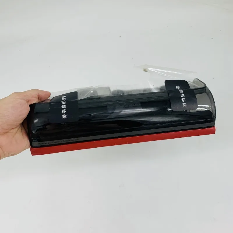 

Совершенно новые запасные части для робота-пылесоса Dreame H15 Pro: роликовая щетка, скребок, защитная пластина.