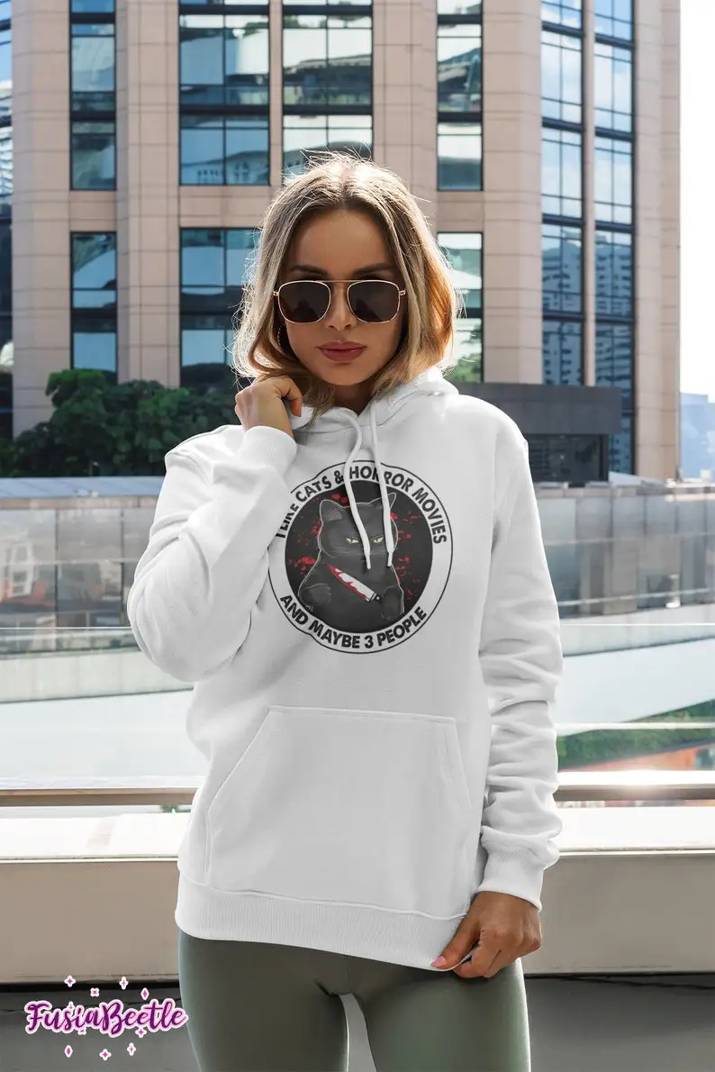 القطة السوداء مع سكين الدم أحب القطط وأفلام الرعب وربما 3 أشخاص للهالوين تي شيرت كلاسيكي للهالوين القطة السوداء #3