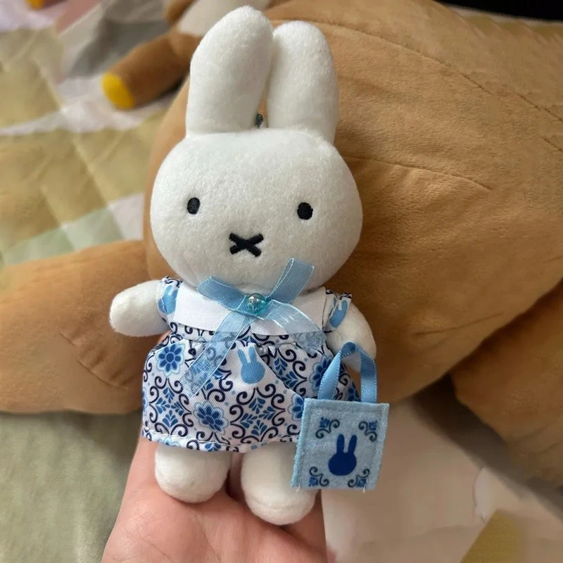 Portachiavi in peluche Kawaii Miffy Cartone animato Dopamina Zaino Accessori Delft Serie blu Abito floreale Design Peluche Ciondolo regalo