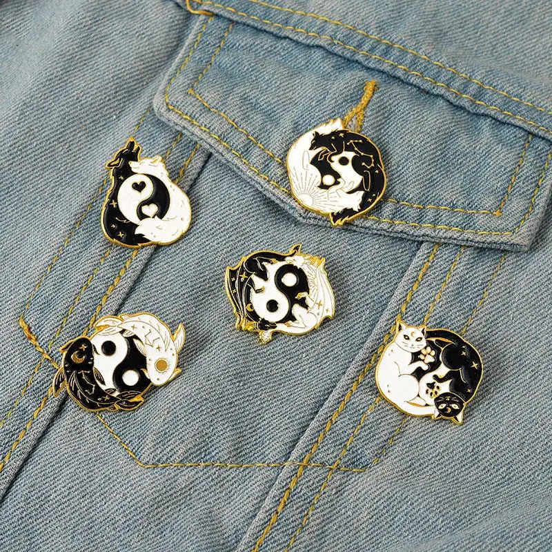 Taichi Animals Enamel Pins Custom Black White Koi Cat Wolf Fox Dragon Brooches Lapel Badges Punk Jewelry Gift for Friends