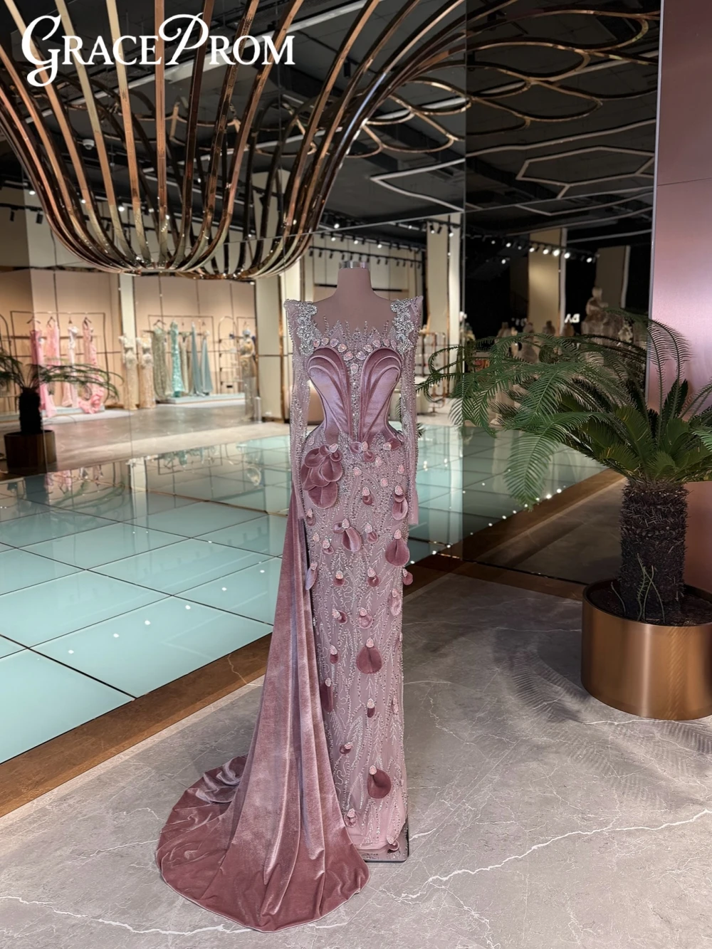 

Gorgeous Crystal Long Sleeved Evening Dress Elegant Velvet Train Straight Wedding Party Gown Customized Sparkling Prom Dresses