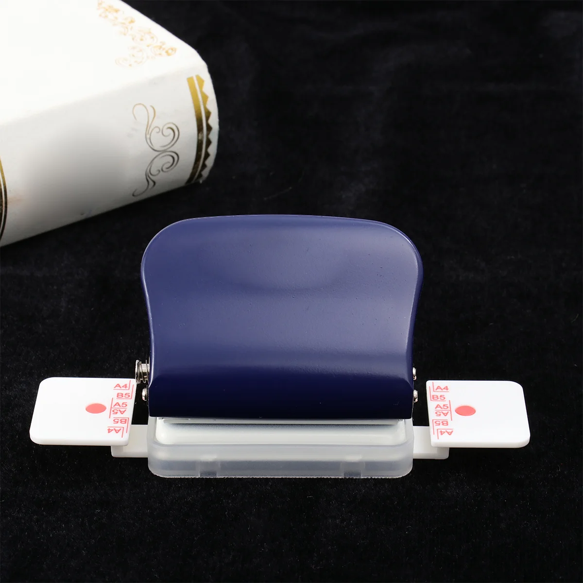 

1Pcs Portable Plastic Hole Puncher Durable Handheld Stationery Puncher for School Home Office DIY Greeting Cards Notebook