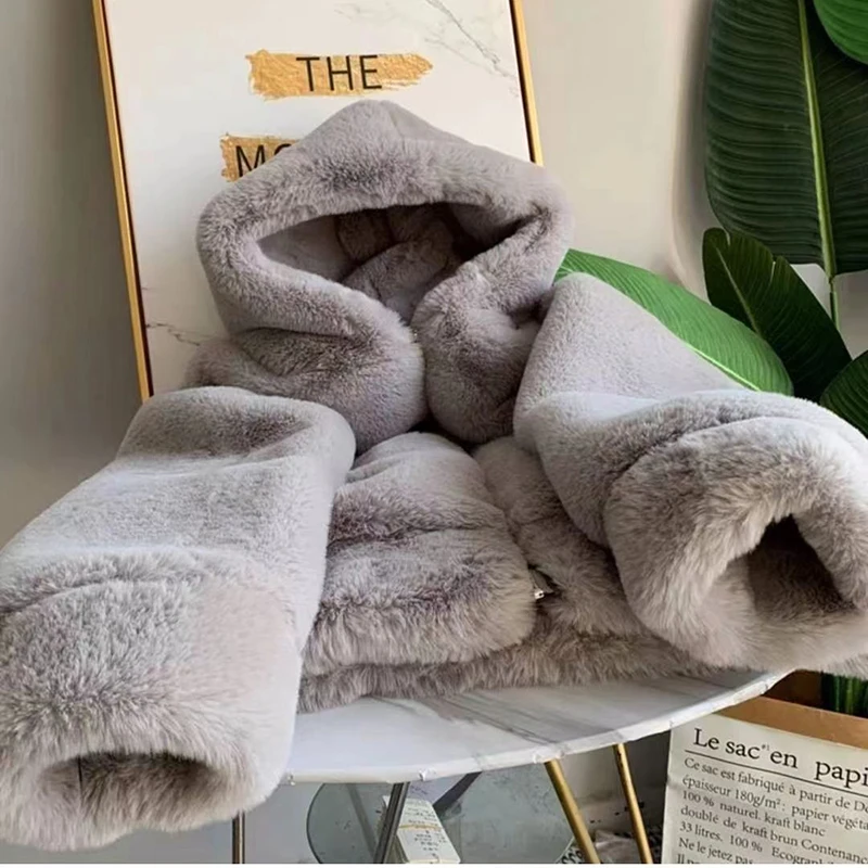 Chaqueta de invierno de estilo coreano, abrigos holgados de piel de visón de imitación para mujer, prendas de vestir exteriores universitarios Y2K, abrigos de lana de cordero con capucha Vintage informales 2025