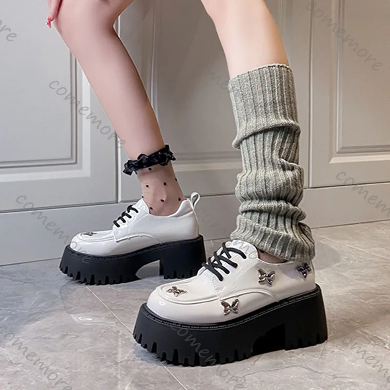 

Comemore, белые, черные кожаные туфли-лодочки с металлической бабочкой и толстой подошвой для женщин, женские лоферы на массивном высоком каблуке, весенне-осенняя обувь