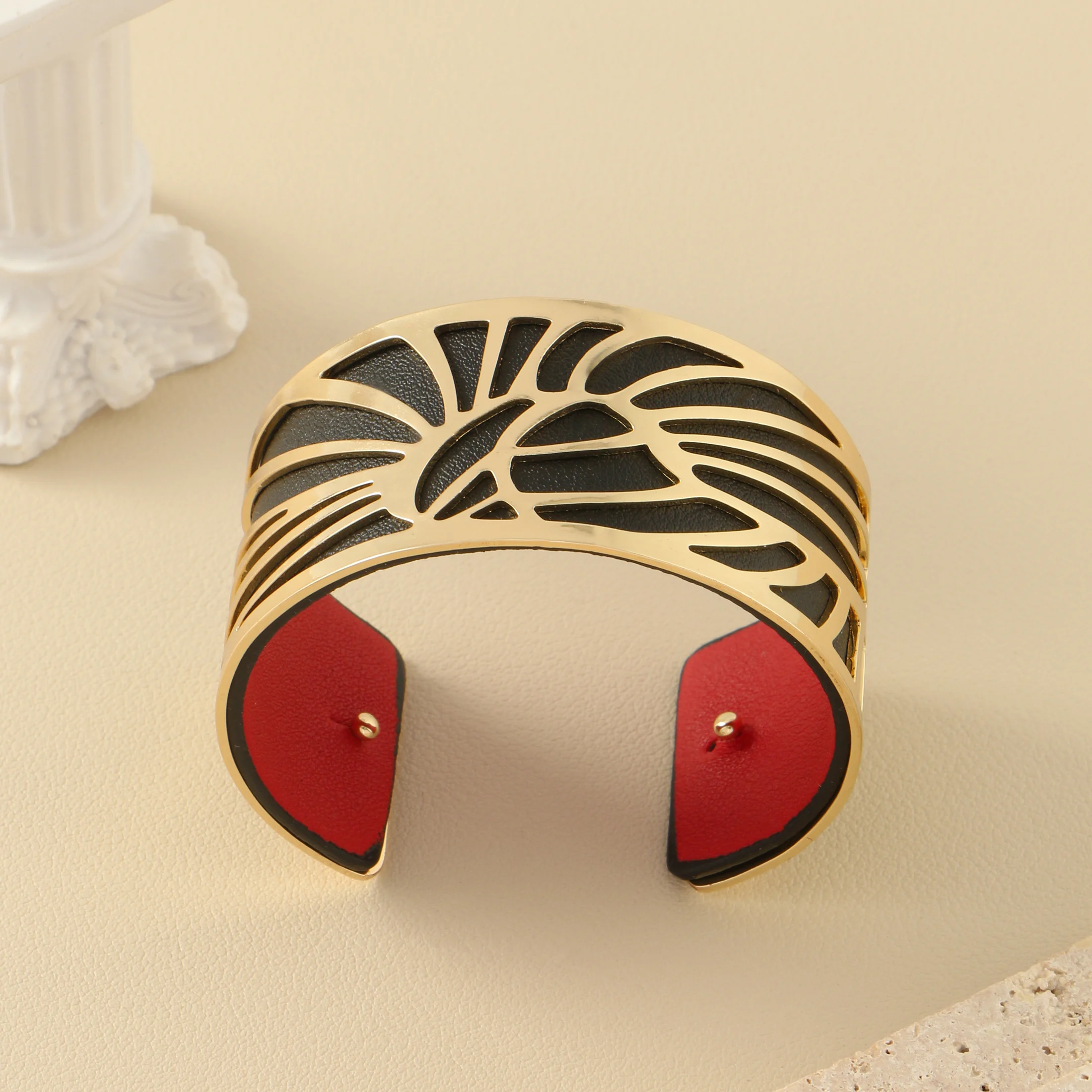 1 set of C-shaped stainless steel gold-plated silver hypoallergenic fashionable open metal hollow decoration women\'s bracelet