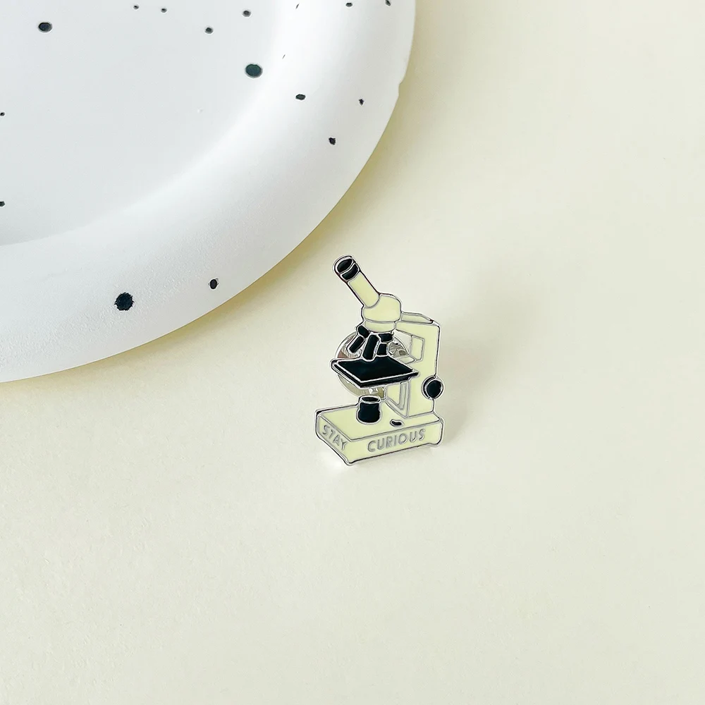 Harong  Scientific Lab Microscope Enamel Brooch Pin Funney Scientist Backpack Badge Medical Researcher Jewelry Gift