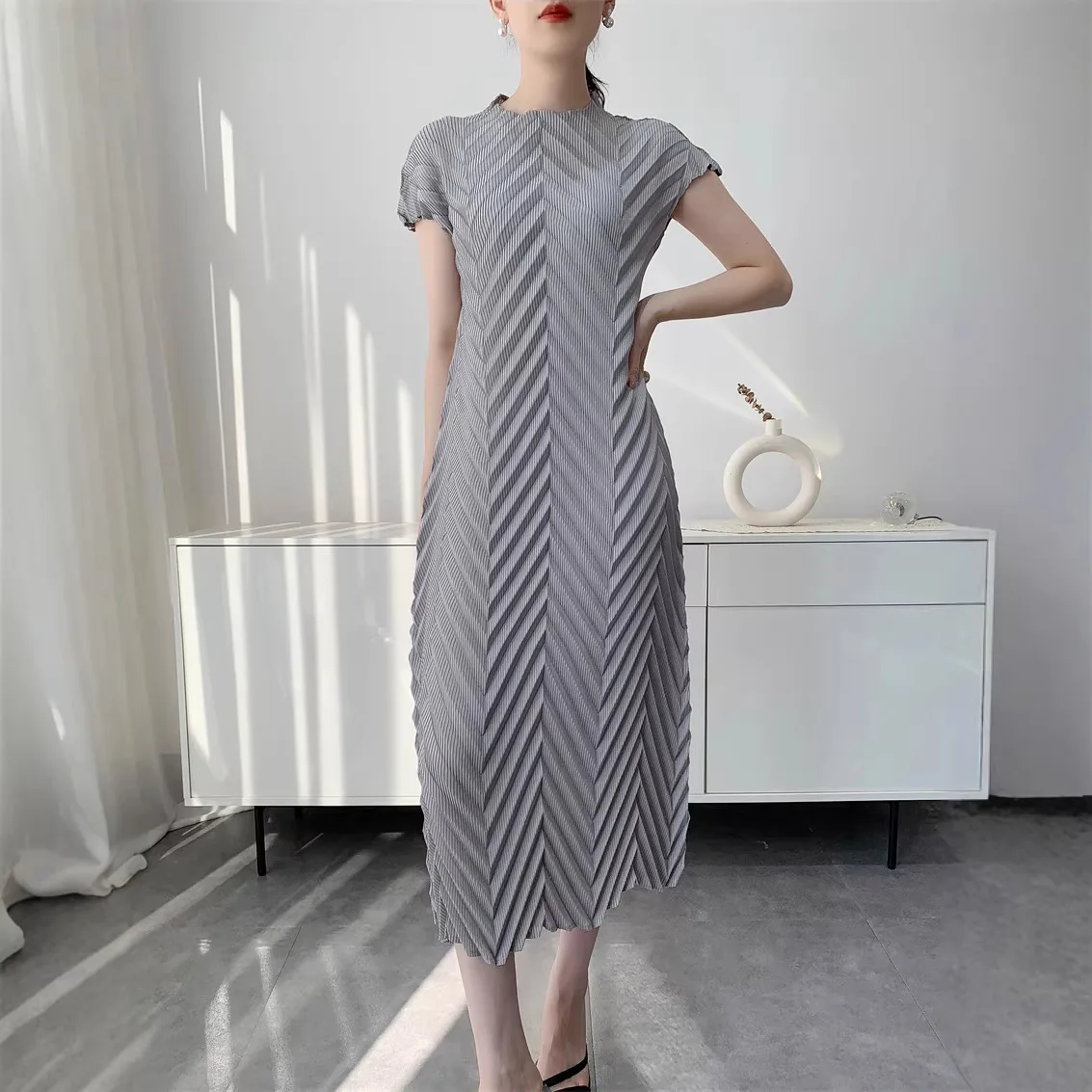 

Miyake Handmade Pleated Dress Women's 2026 Spring New Solid Color Half-high Collar Sleeves Pullover Elegant Pleated Skirt