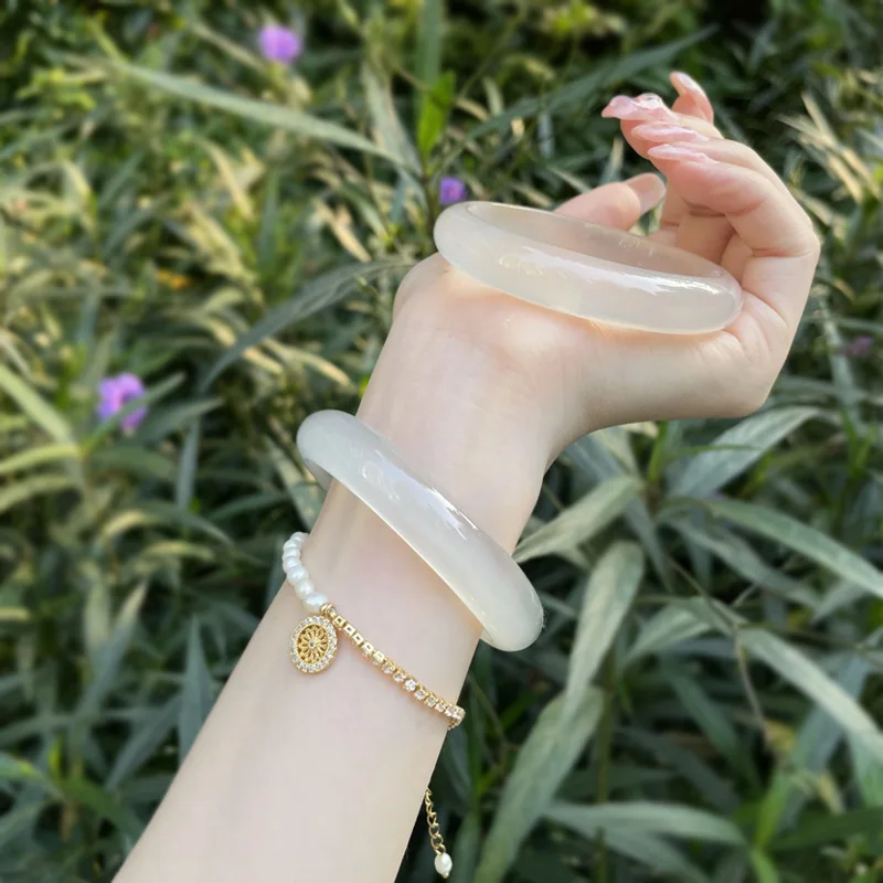 

White Moonlight Lychee Frozen Agate Bracelet Female Natural Chalcedony Bracelet High Ice Jade Female