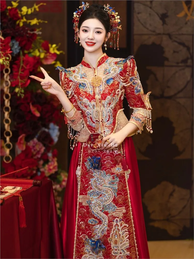 

The new luxurious dragon and phoenix gown is a thin wedding dress for brides