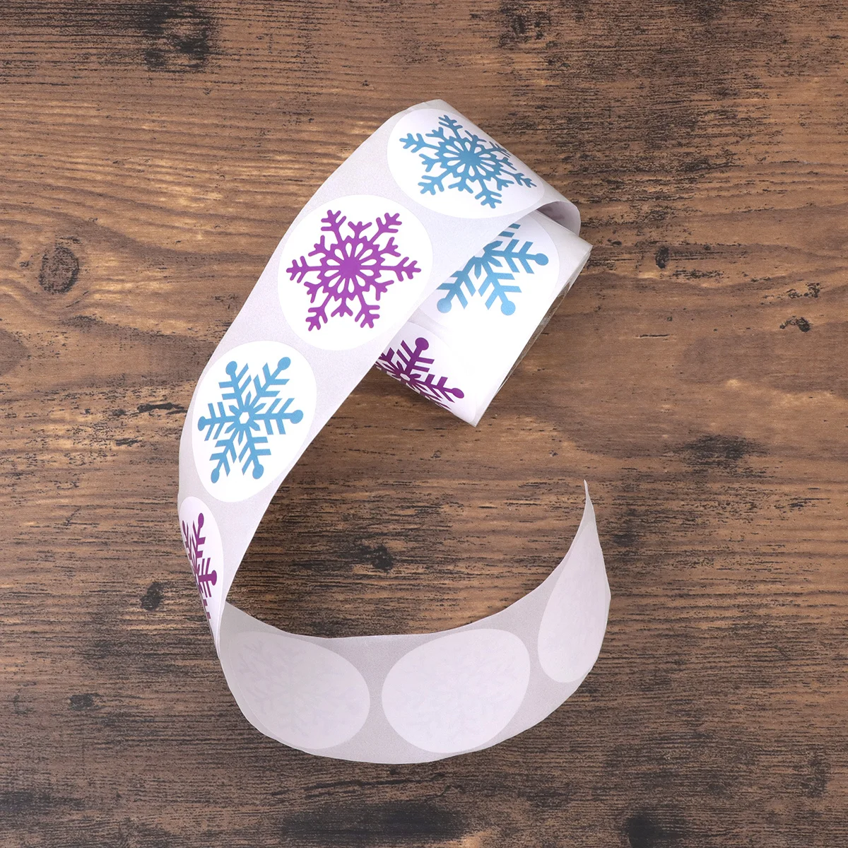 

2 Roll Christmas Snowflake Stickers Easy to Tear Off Festive Sealing Decals for Biscuit Bags Snowflake Stickers