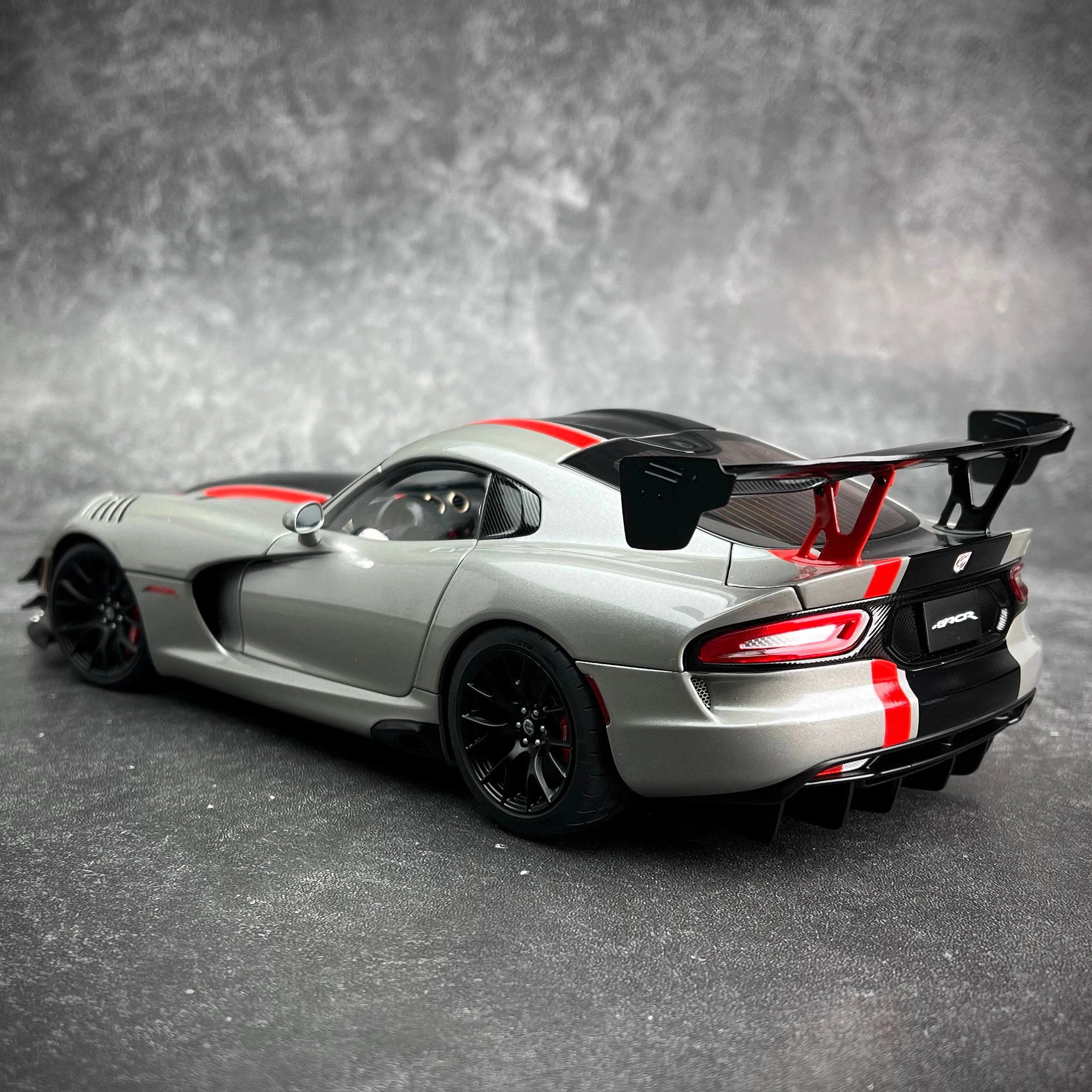 AUTOART New 1/18 scale DODGE VIPER ACR 2017 car model Static display Collection Holiday gift