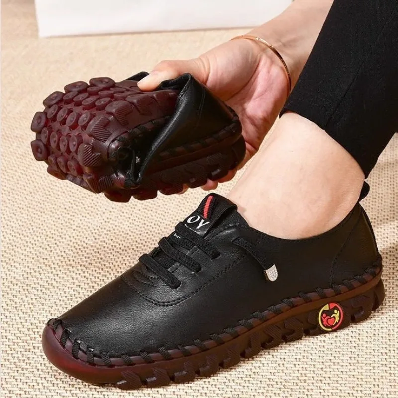 Autumn Women's Soft Sole Shoes Hollow Breathable Loafers Comfortable Flat-soled Mother's Shoe Non-slip Wear-resistant Work Shoes