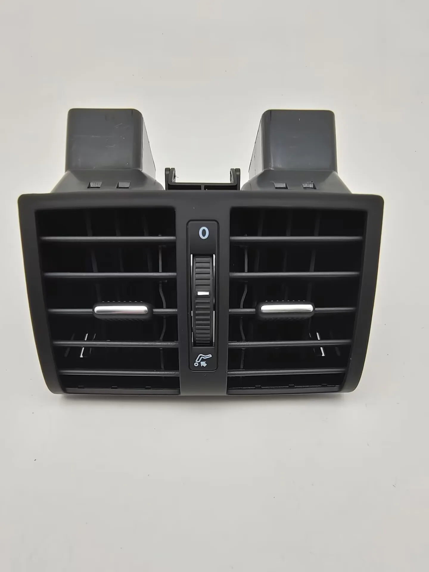 High quality automotive parts suitable for Volkswagen 05-15 new and old Touareg TURAN rear air outlet, air conditioning outlet,