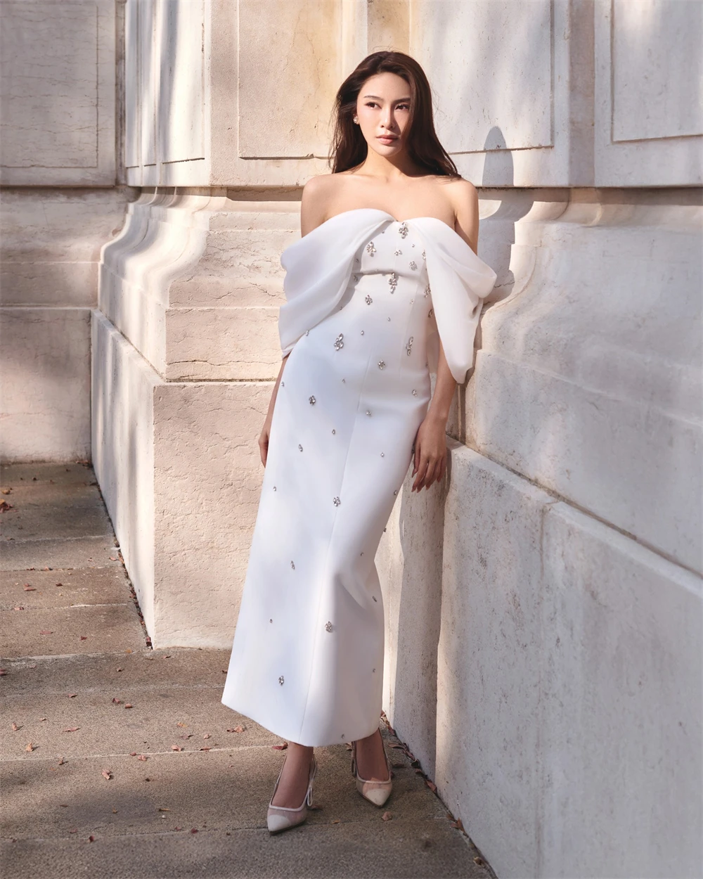 

Сексуальное белое атласное вечернее платье по индивидуальному заказу, вечернее платье без бретелек с открытыми плечами, мягкие прямые платья знаменитостей с кристаллами