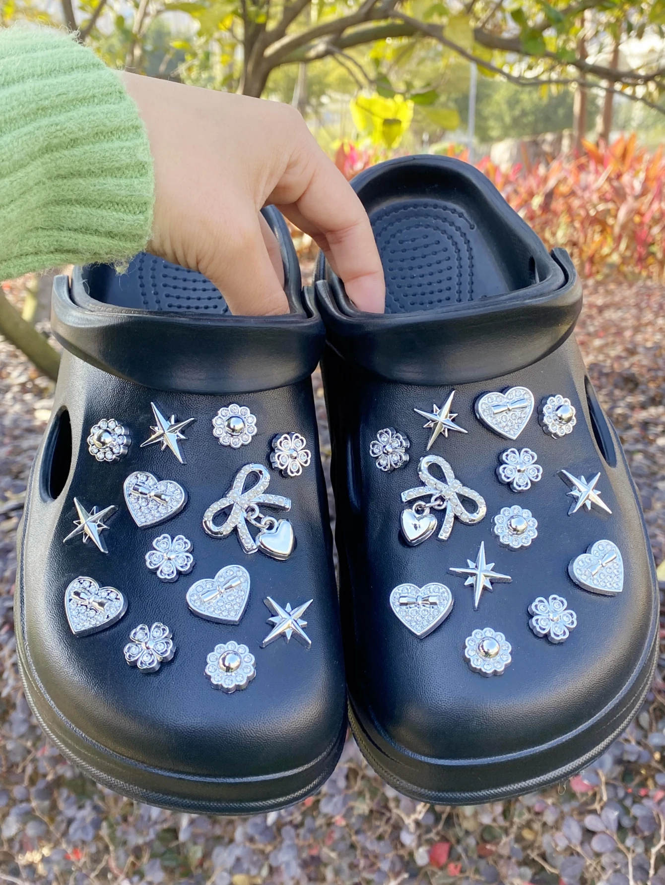 26 pieces of silver bow-shaped heart flower shoe decorations - an interesting and versatile personalized shoe accessory method