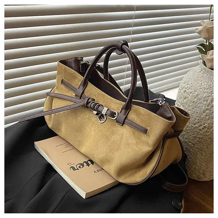 

2025 Autumn Winter Spacious Crossbody Bag, Niche Tote for Women, Commuter Shoulder Purse, Minimalist Day to Night Bag, Textured