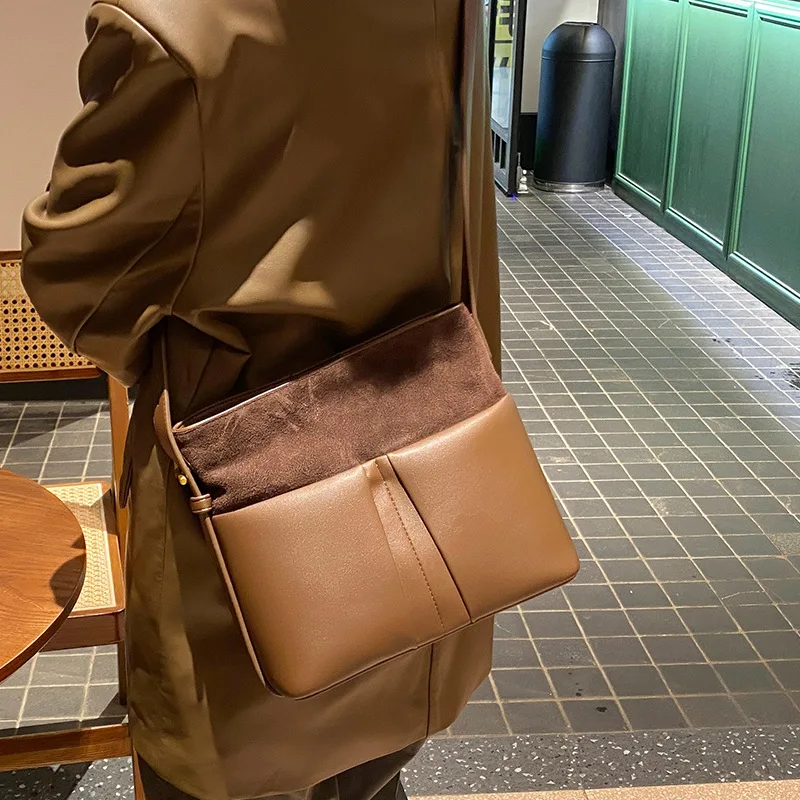 

Новинка 2025 года, винтажная большая сумка из воловьей кожи, дизайнерская роскошная сумка для женщин, модная сумка через плечо, стильная и универсальная