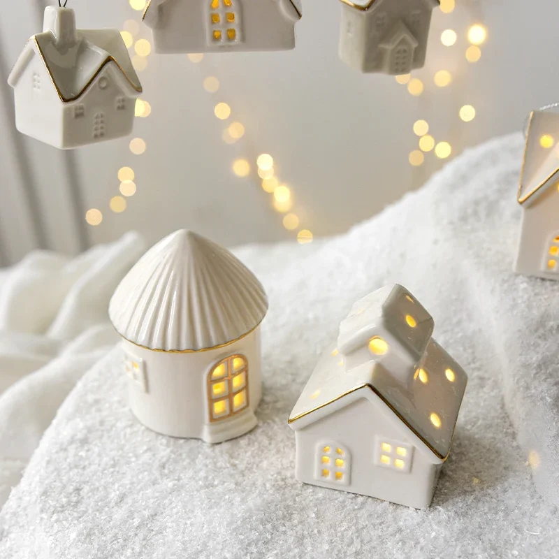 Petite maison en céramique de Noël peinte à la main, ensemble d'ornements de cabine, maison de neige, décoration d'arbre de Noël, cadeaux de pendentif