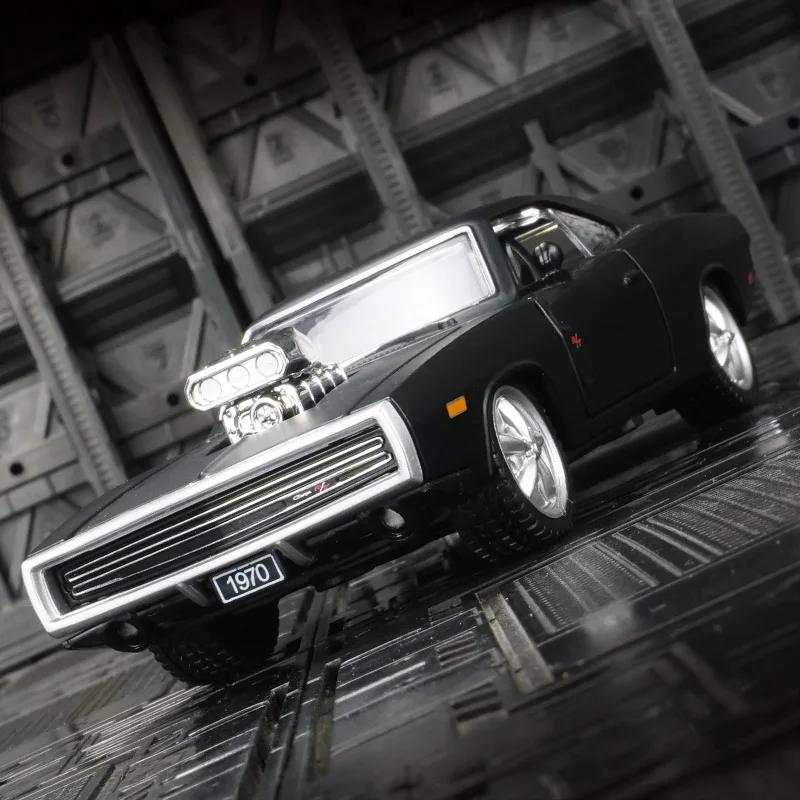 

Растар 1:36 Dodge R/T 1970-сплавная модель суперкар двери и капоты могут открыть богатые детали, тонкая работа и хорошее качество.