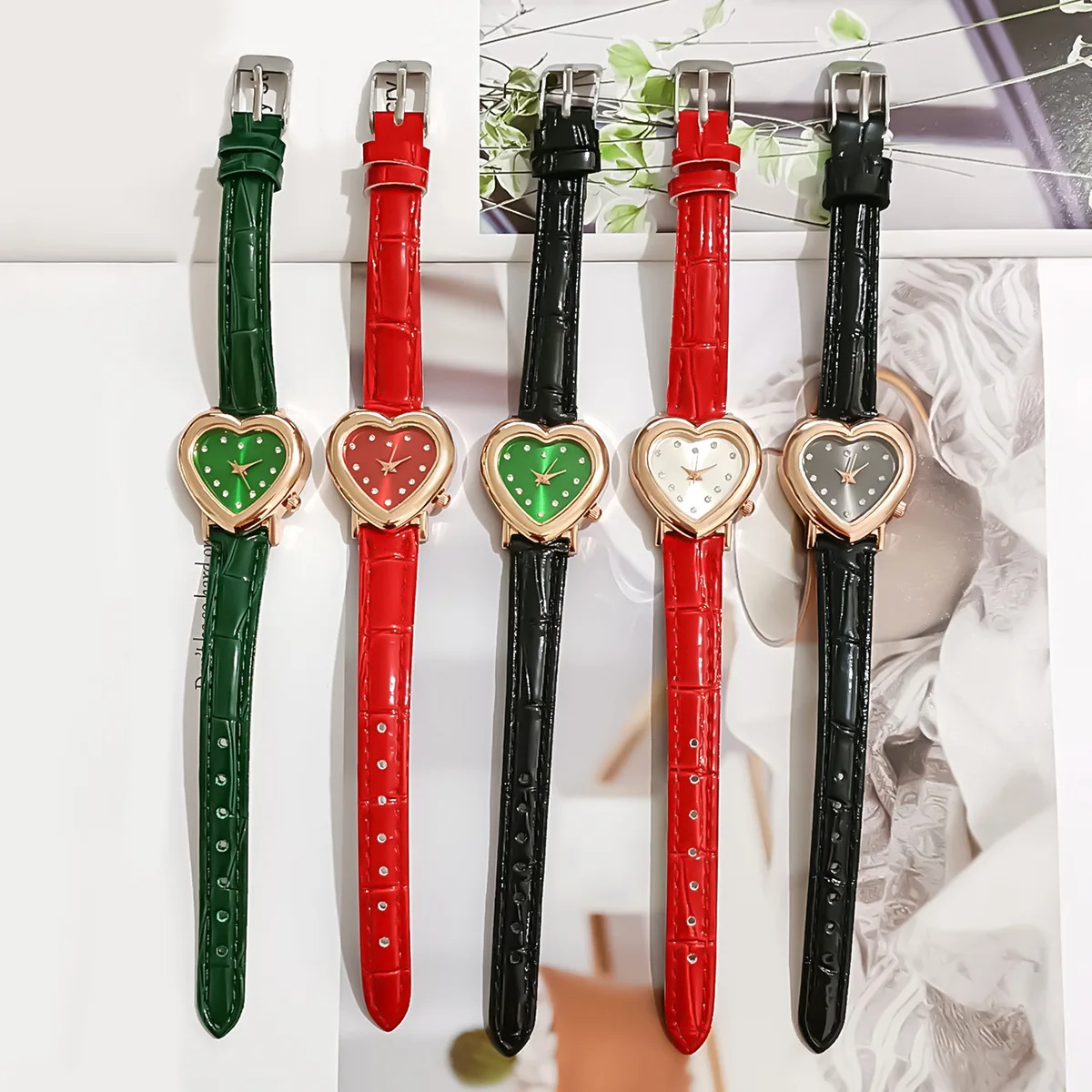 Reloj de cuarzo con esfera de corazón para Mujer, pulsera de lujo con correa de cuero, versátil, gran oferta, envío directo