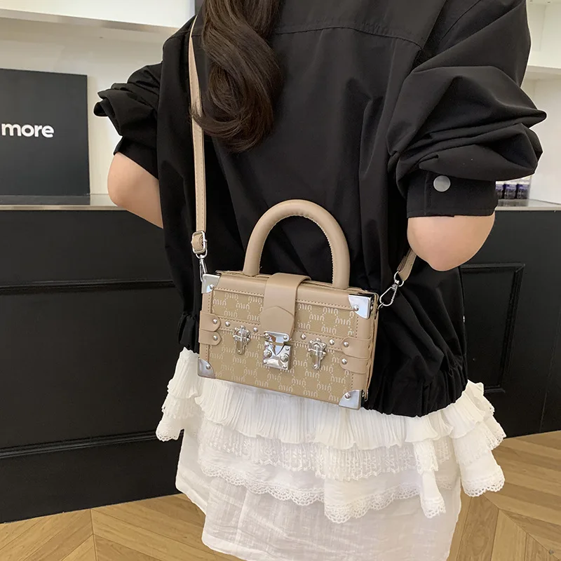 

Шикарная женская сумка-коробка 2025 года, маленькая квадратная сумочка на осень-зиму, универсальная сумка через плечо и через плечо премиум-класса