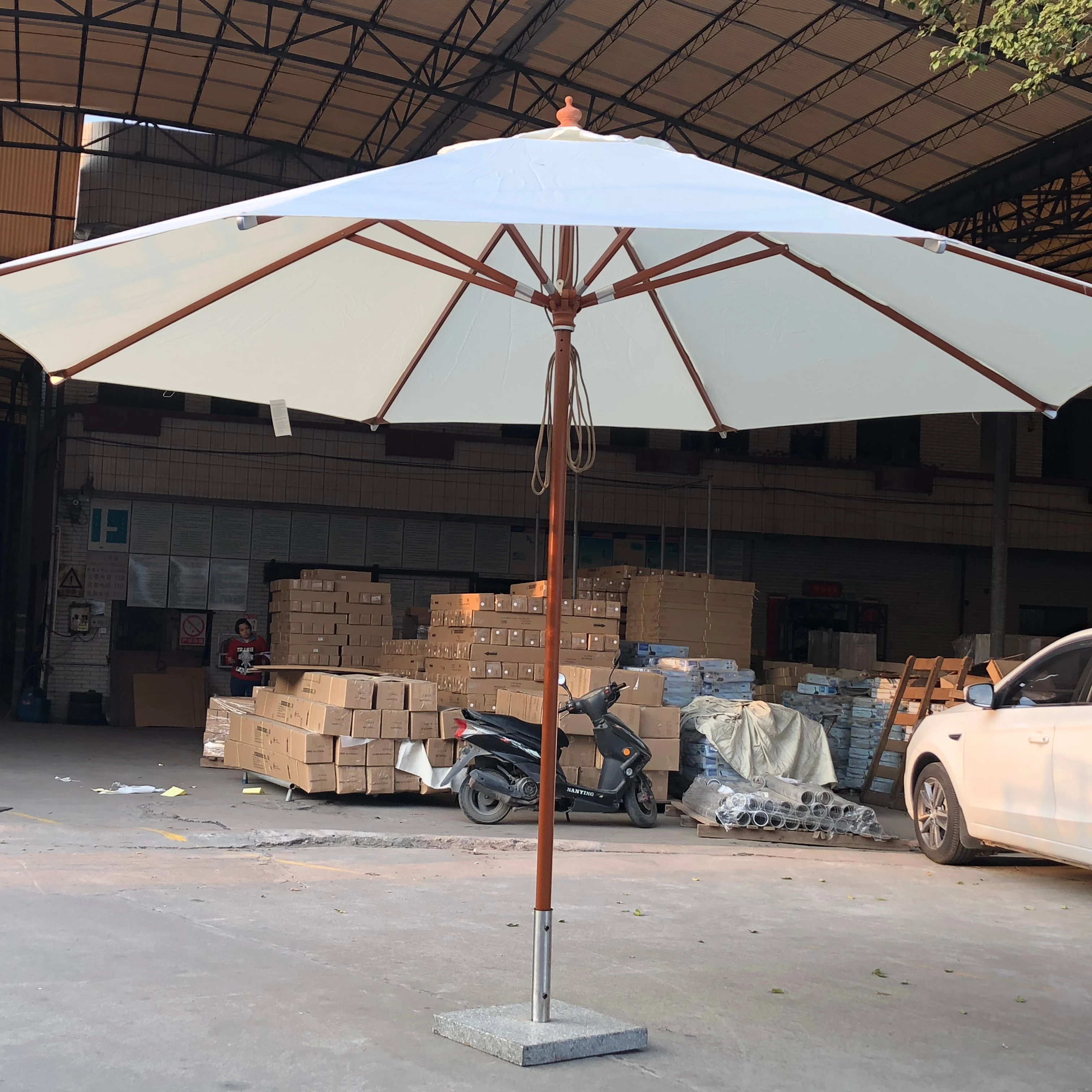 

Wholesale Small Outdoor Aluminum Steel Frame Patio Umbrella Waterproof Garden Beach Restaurant Umbrella Base Stand Wood Poleprom