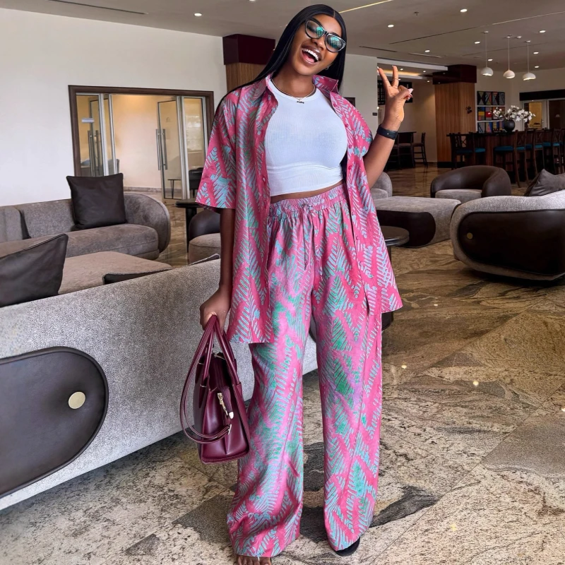 جديد الموضة الأفريقية المرأة قطعتين مجموعة مطبوعة قصيرة الأكمام قميص فضفاض وسراويل مجموعة ملابس غير رسمية الإناث