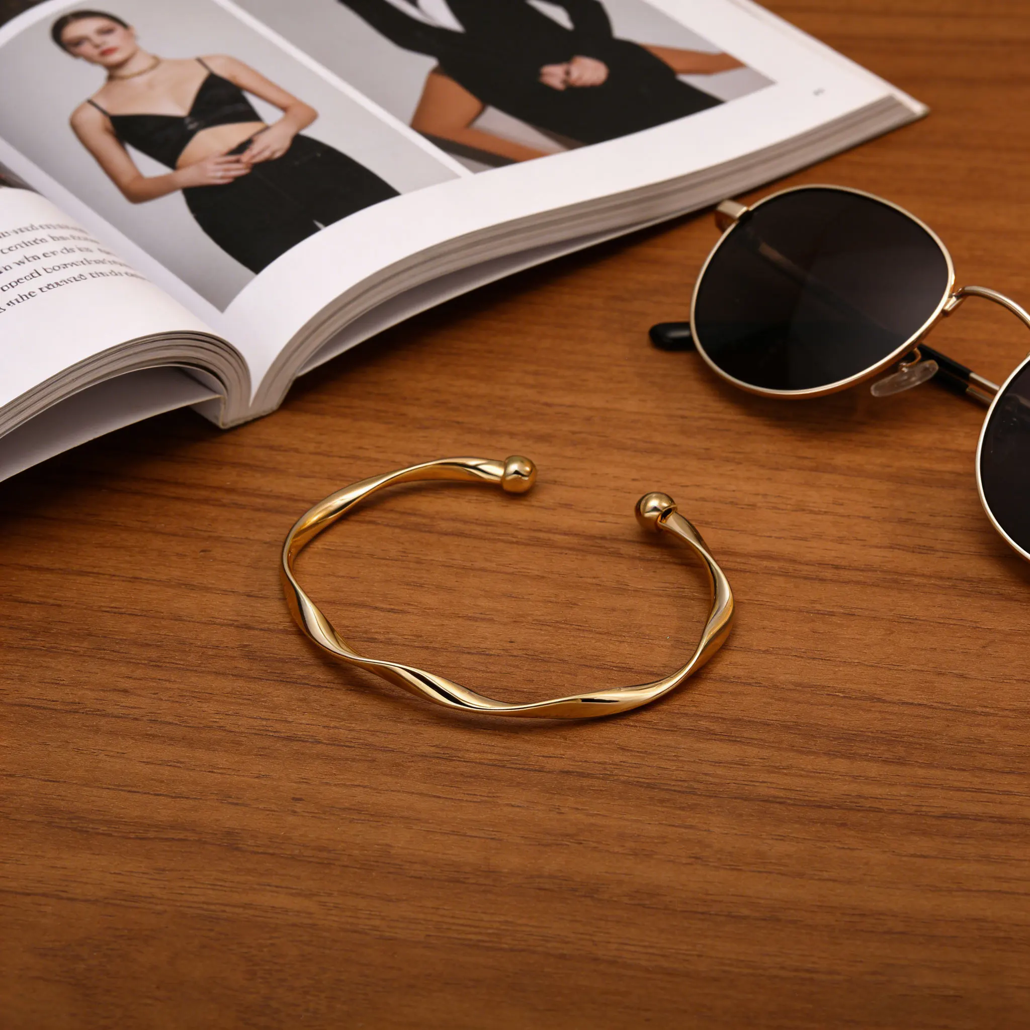 

Adjustable Twisted Open Bangle Women's Minimalist Daily Fashion Accessory