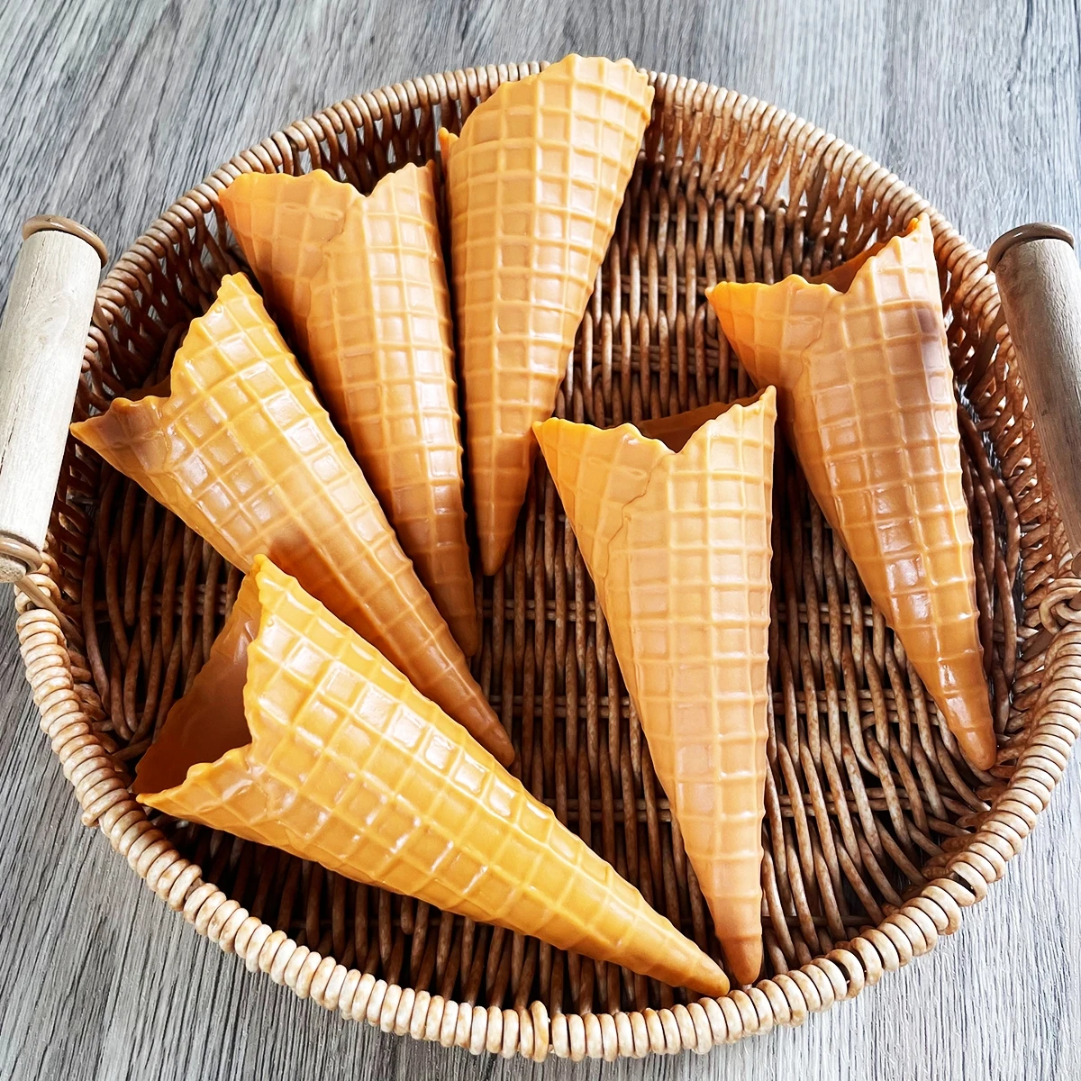 Simuliertes Eistütenmodell, knuspriges Kegelmodell, realistisches Eiscreme, knuspriges Essen, Fotografie-Requisiten, zum Üben, Spielen von Eis – Detail 4