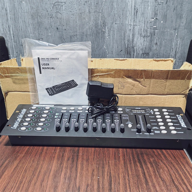 

192-канальный DMX 512 контроллер света, DMX-консоль, панель управления сценическим освещением, программное обеспечение для редактирования и управления сценическим освещением для диджеев