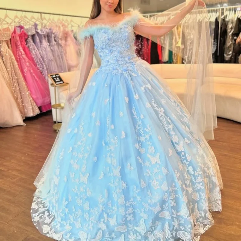 Abito Quinceanera con spalle scoperte azzurro cielo Decalcomania a farfalla Piuma con perline in pizzo Fiore 3D abiti da 15 Quinceanera ﻿ Personalizzato