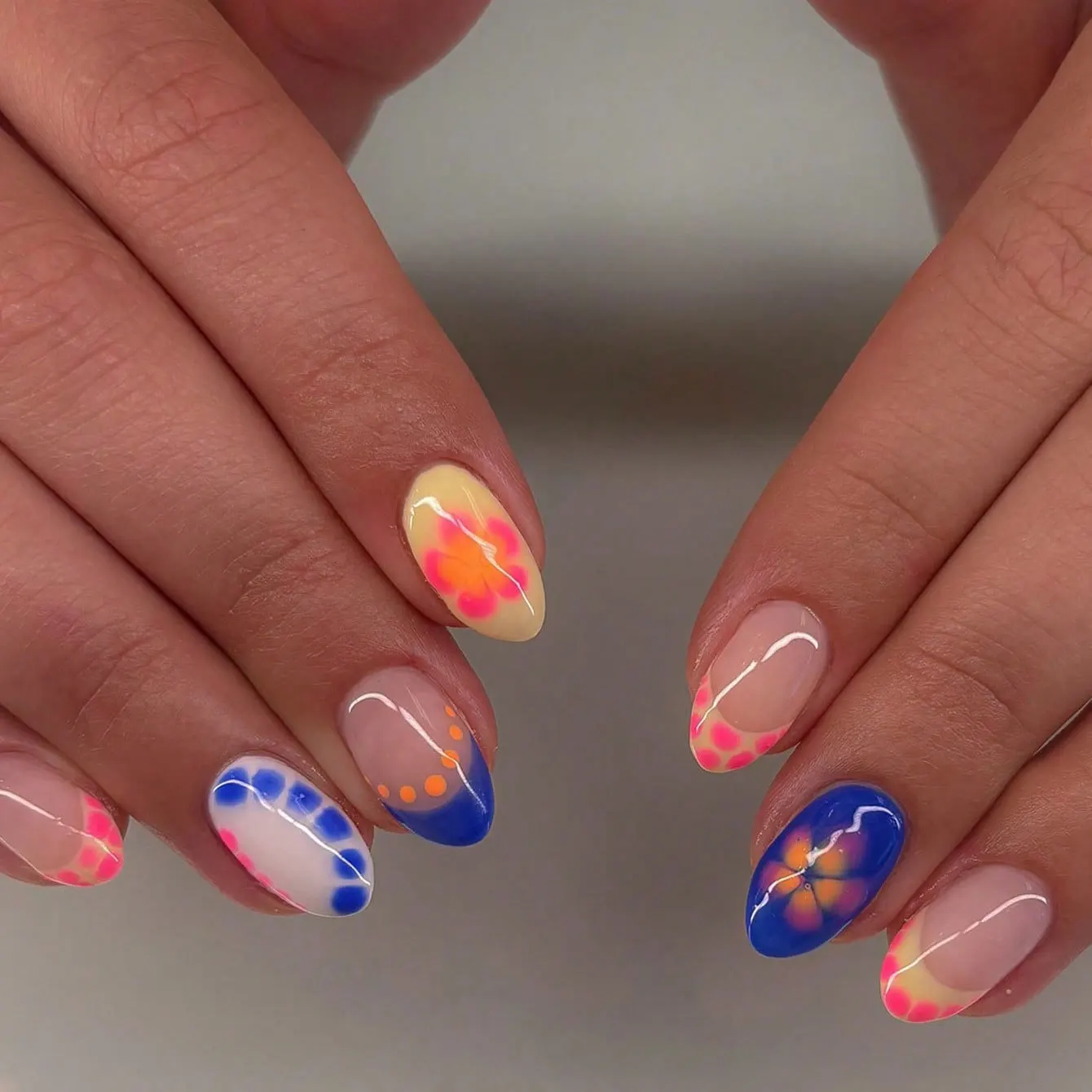 

24PCS Colorful Short Almond Fake Nails Cute Sweet Flowers Patterns French False Nails for Women Simple Press on Nails Detachable