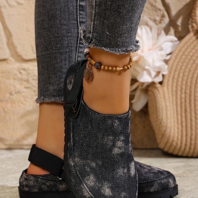 النساء نعال مسطحة 2025 جديد مغلق تو الشرائح النساء في الهواء الطلق صندل مسطح قباقيب غير رسمية النعال الصيف الفلين أحذية منصة النساء