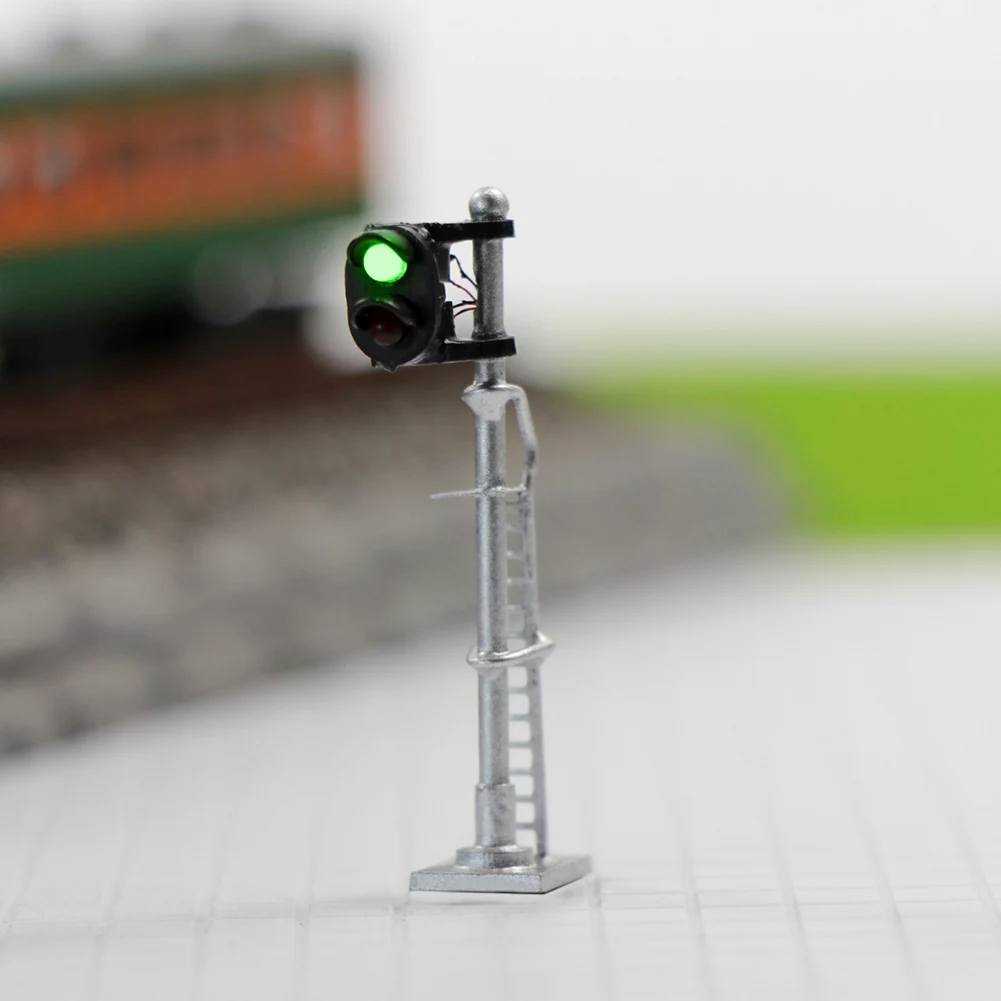 Evemodel 3pcs Model Railway N Scale 1:160 Signals 3-LEDs Green Over Red Track Lights Silver Post