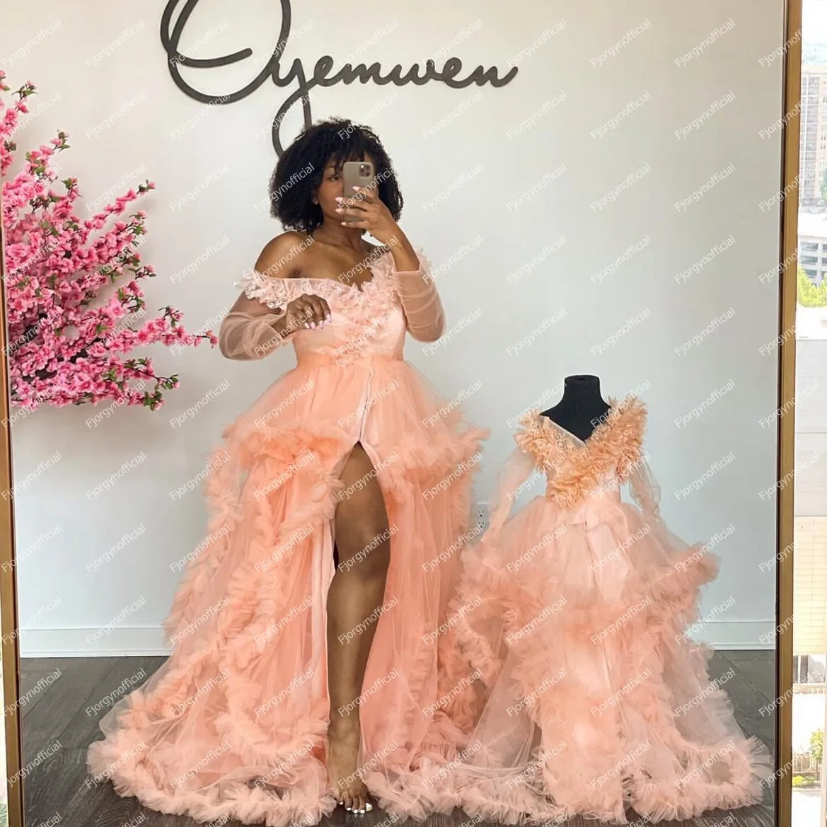 Charming Peach Mother And Kid Tulle Evening dresses For Photo Shoot Long Sleeves With Slit Fluffy Mom And Me Family Look Gowns