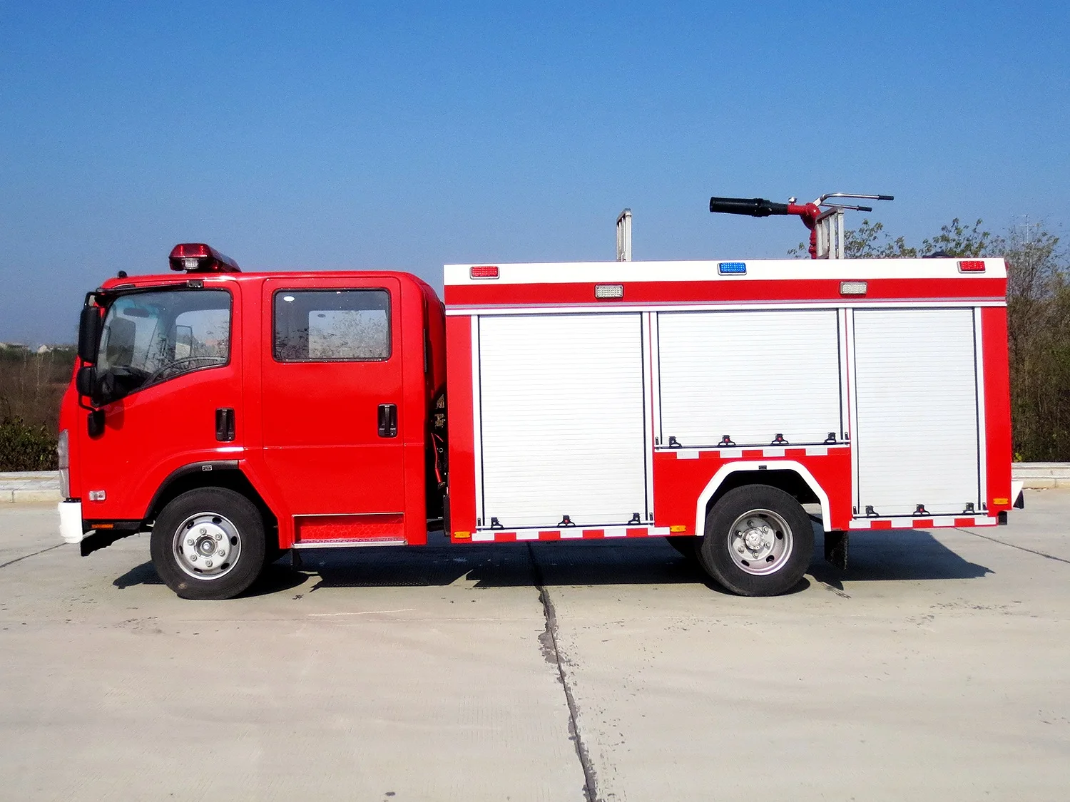 Isuzu 8000L water- en schuimtank Brandbestrijdingsapparatuur Brandbestrijdingswagen Brandweerwagen