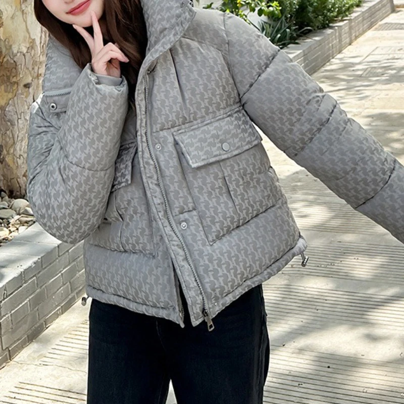 

Cotton-padded Jacket Women with Houndstooth Stand Collar Are Slim in Winter 2025