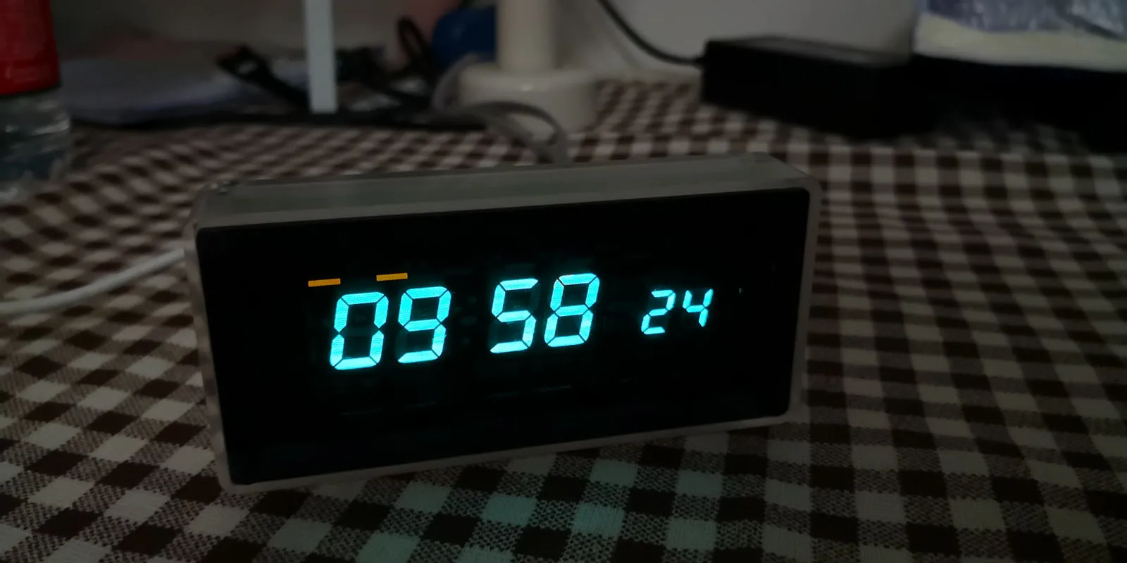 VFD WIFI clock Desktop Digital VFD clock Electronic time Creative Fluorescent screen clock Gravity sensor TYPEC power 12/24-hour