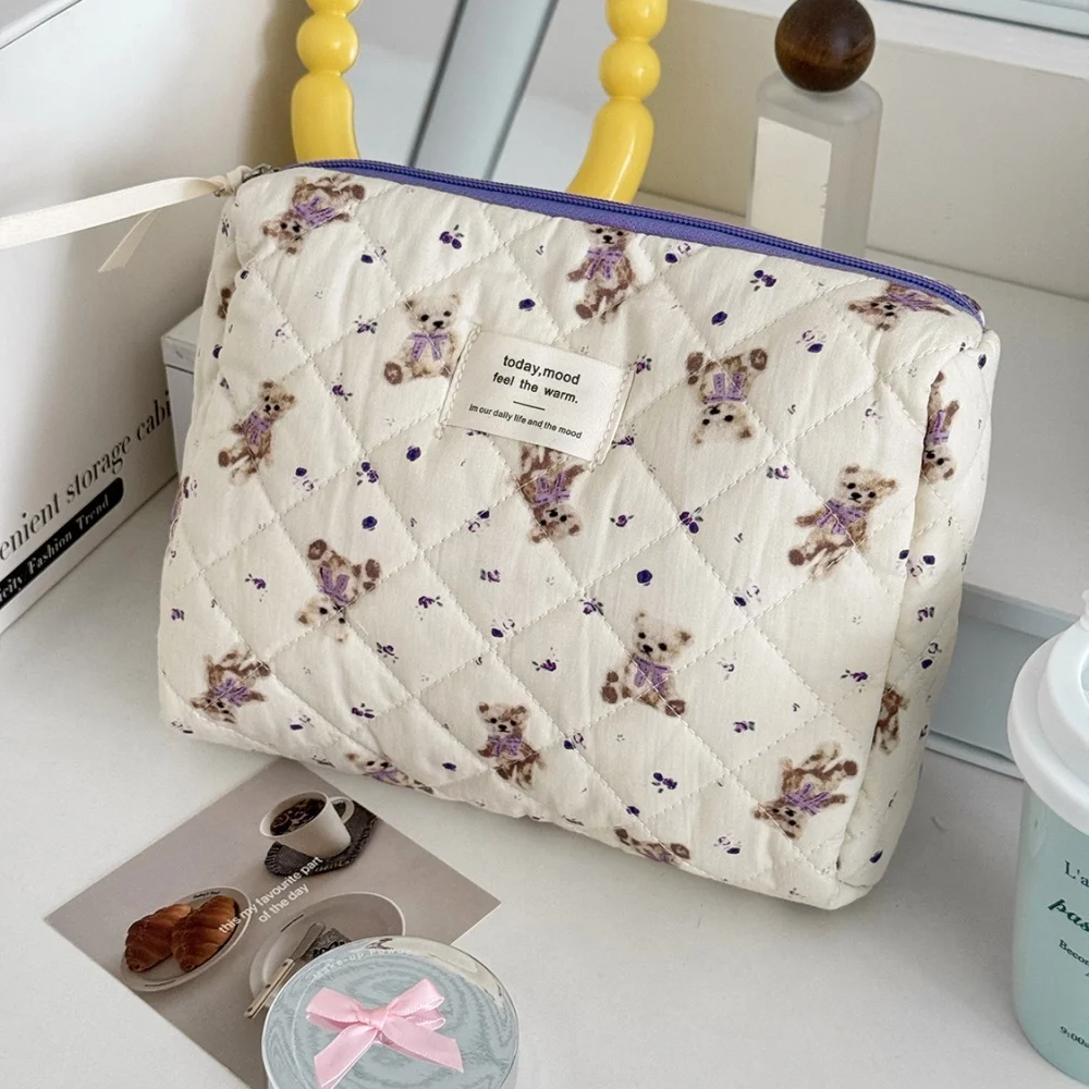 Mode Vrouwen Cartoon Beer Make-up Tas Grote Capaciteit Leuke Reisorganisator Gewatteerde Buideltas Dames Toilettas Opslag Handtas